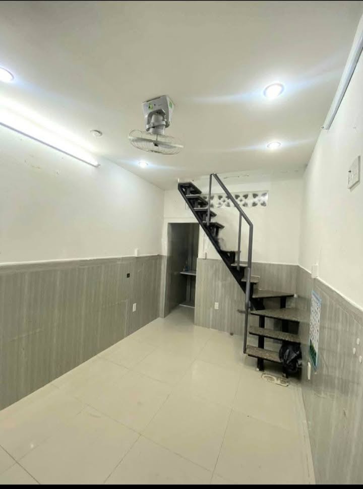 Nhà cho thuê hẻm Trần Văn Đang Quận 3, 18m² giá 7 triệu - Dọn vào ở ngay!