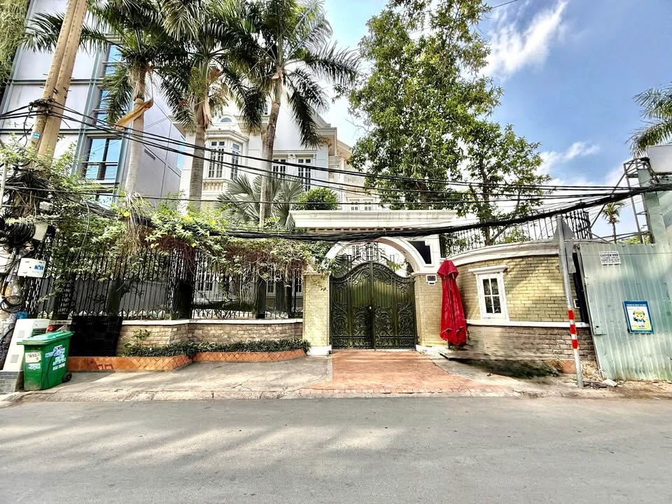 Biệt thự sân vườn cho thuê tại Thảo Điền, Q2 - Không gian yên tĩnh lý tưởng cho văn phòng và spa!