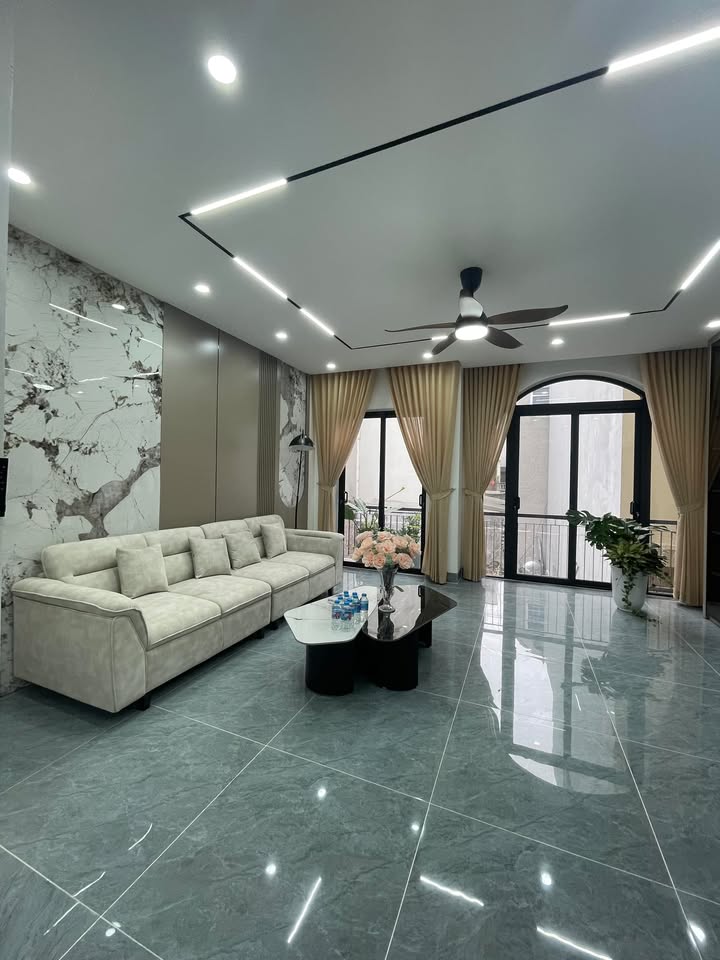 Nhà 6 tầng Thạch Bàn 45m² - Ô tô vào nhà, nội thất đẹp!