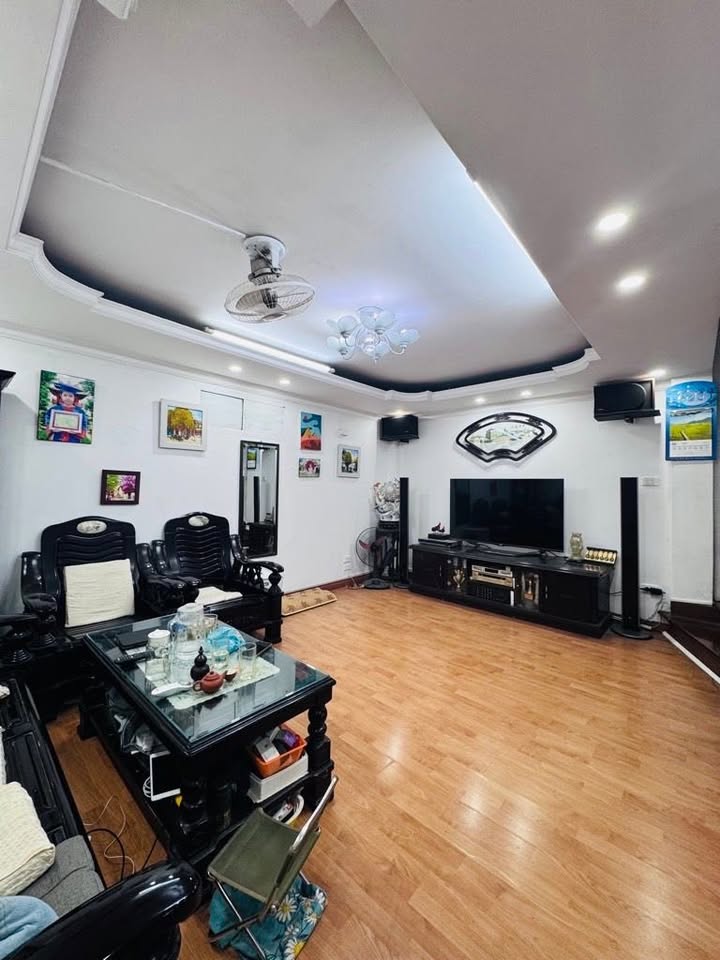 Nhà riêng quận Tây Hồ 64m² giá 12 tỷ - Sổ đỏ chính chủ, giao dịch ngay!