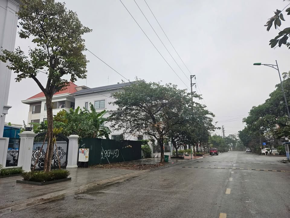 Biệt thự mới xây 3 tầng mặt đường Lê Thánh Tông, 270m² - Dòng tiền 60 triệu/tháng!