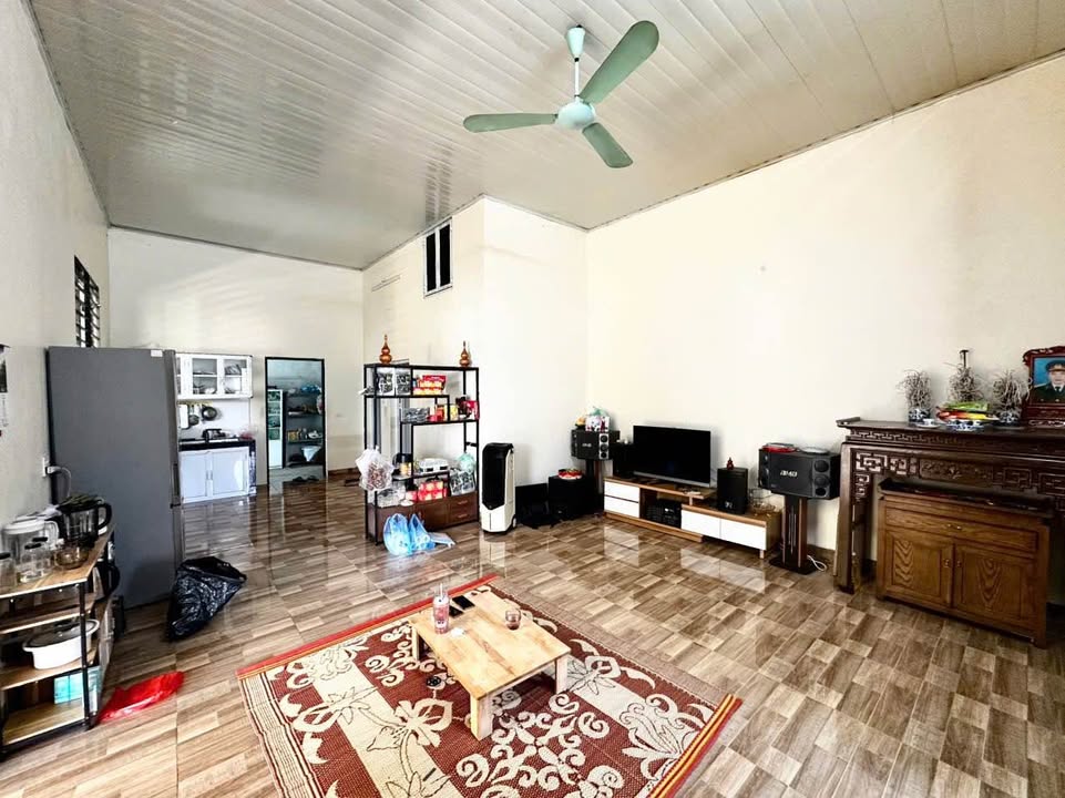 Đất nền 300m² phường Thống Nhất, Hòa Bình chỉ 2 tỷ - Sẵn nhà mới xây!