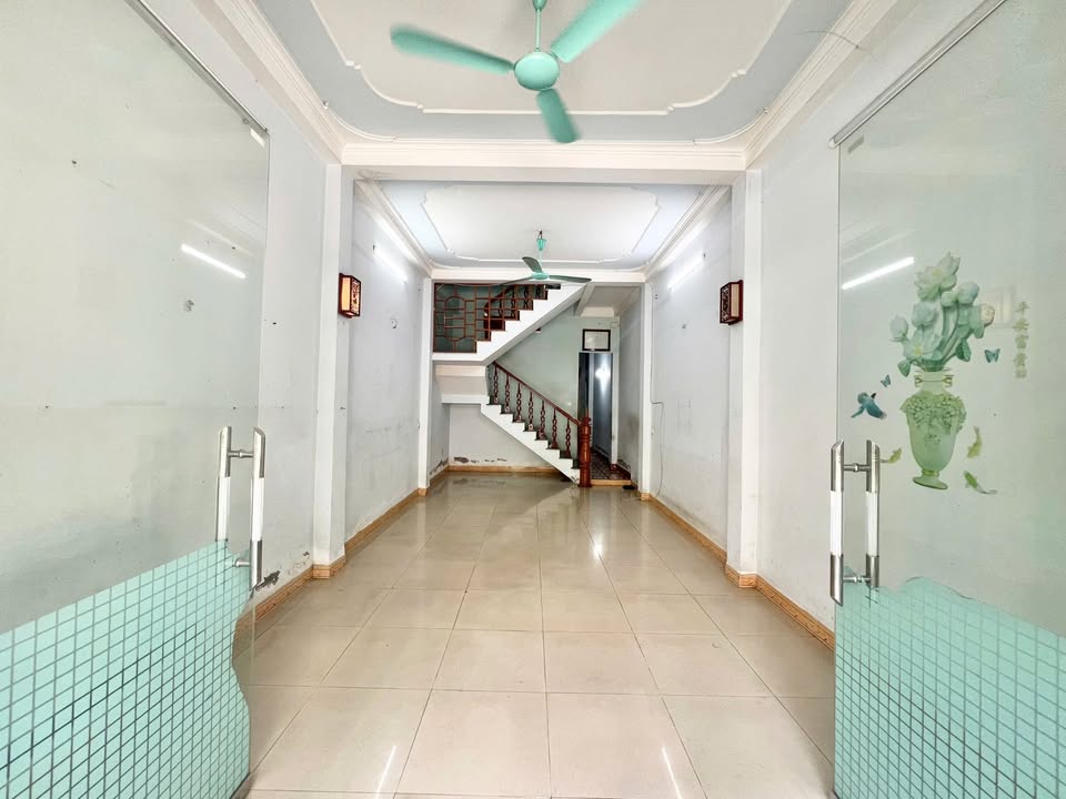 Nhà 3 tầng Trần Bình Trọng Lào Cai 80m² giá 3 tỷ - Vị trí SIÊU HIẾM gần chợ Kim Tân!