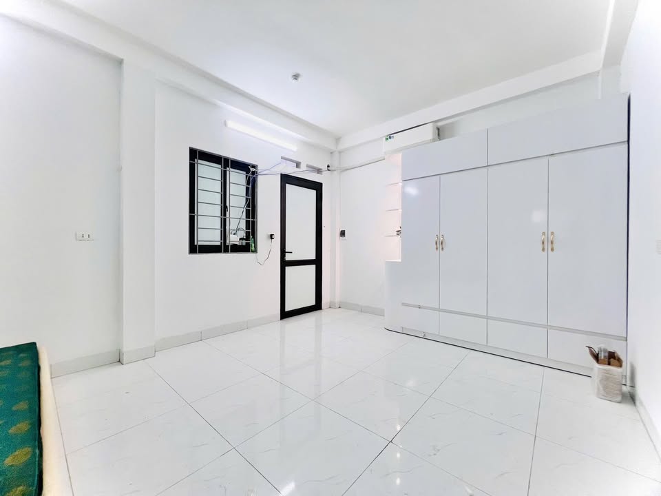 Phòng cho thuê Ngõ 73 Yên Xá 30m² giá chỉ từ 2.6 triệu - Đầy đủ nội thất cơ bản!
