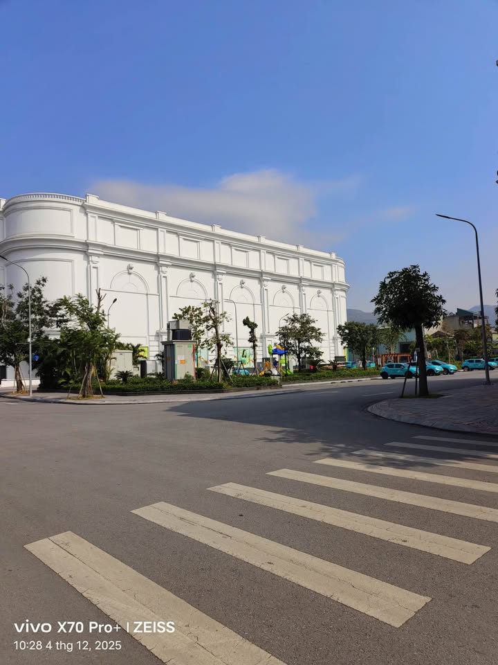 Shophouse Vinhomes Cẩm Phả 75m² giá 4 tỷ - Kinh doanh ngay mặt đường chính!