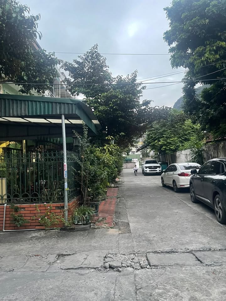 Nhà 3 tầng kiên cố tại Quang Hanh 120m² giá 2.4 tỷ - Cơ hội đầu tư tuyệt vời!