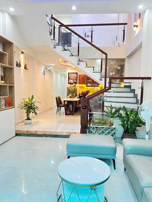 Nhà 4 tầng mặt phố Hàn Thuyên, Hải Châu, 112.5m² giá 9 tỷ - Đầu tư sinh lời ngay!