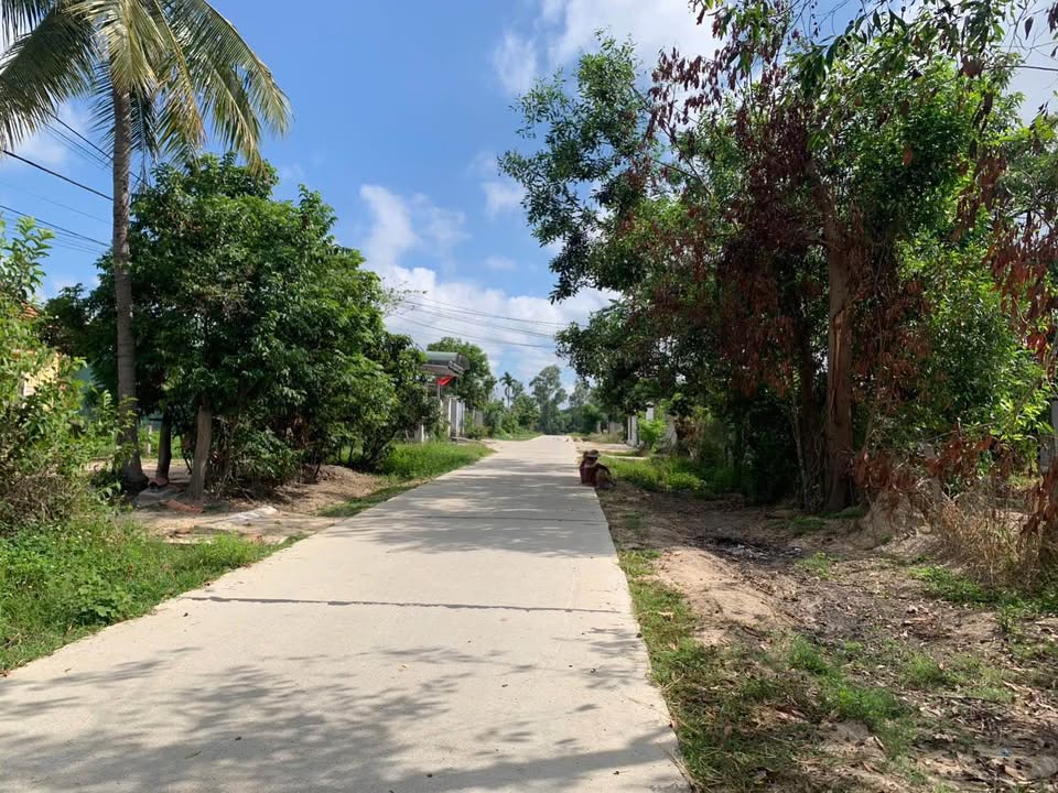 Đất thổ cư thôn 3, phường Đăk Cấm 300m² giá 700 triệu - Đất đẹp, vị trí thuận lợi!