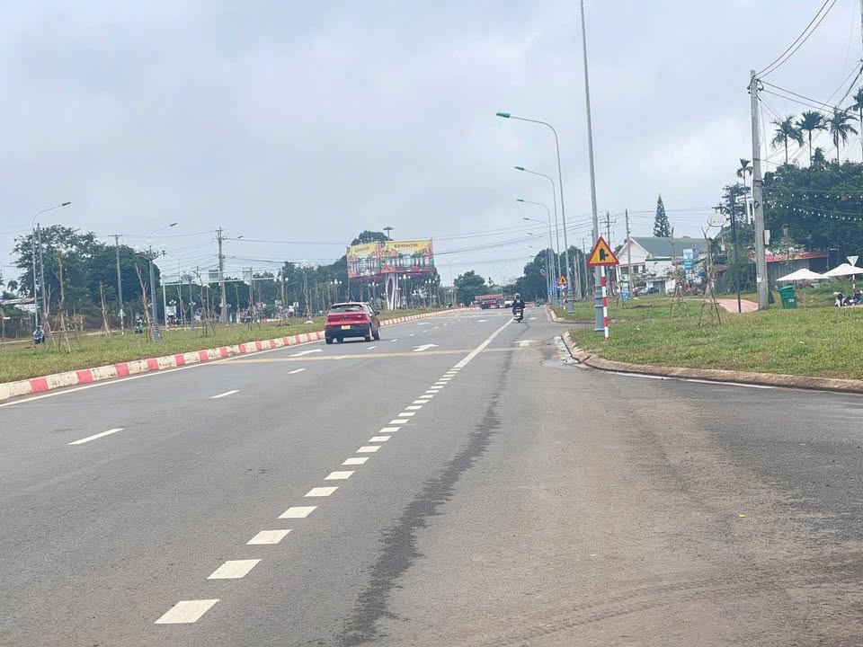 Lô đất Hòa Thắng 280m² giá 2.4 tỷ - Đất đẹp, hai mặt tiền, hướng ruộng!