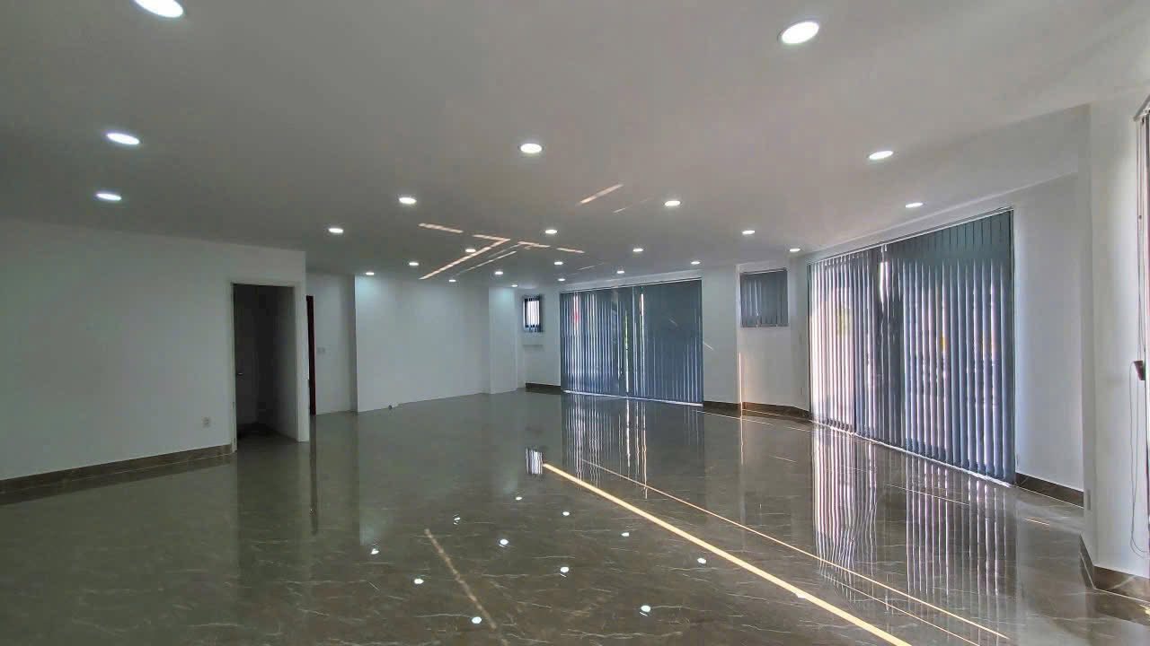Cho thuê văn phòng góc 180m² tại Vạn Phúc City - Giá 25 triệu, tiện nghi hiện đại!