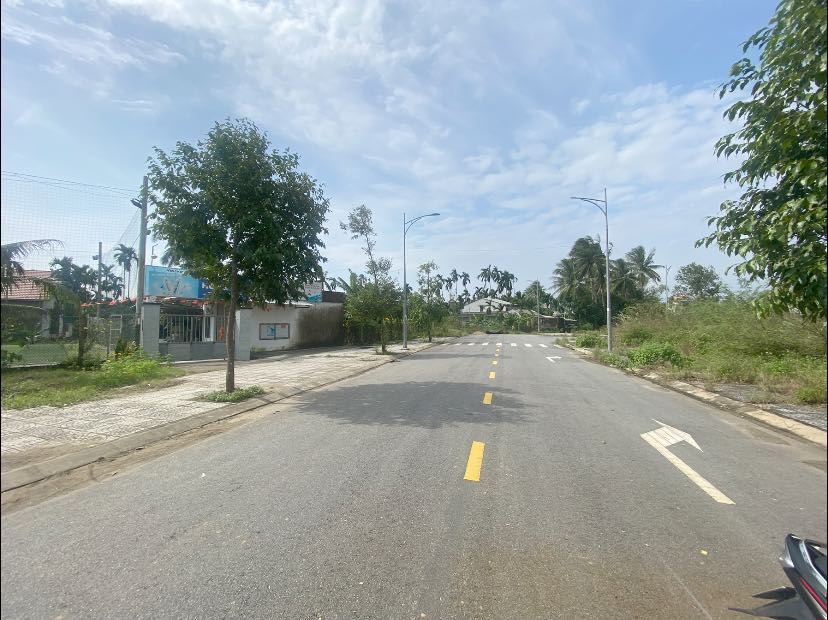 Đất nền La Hà Quảng Ngãi 100m² giá 990 triệu - Tiện ích đầy đủ!