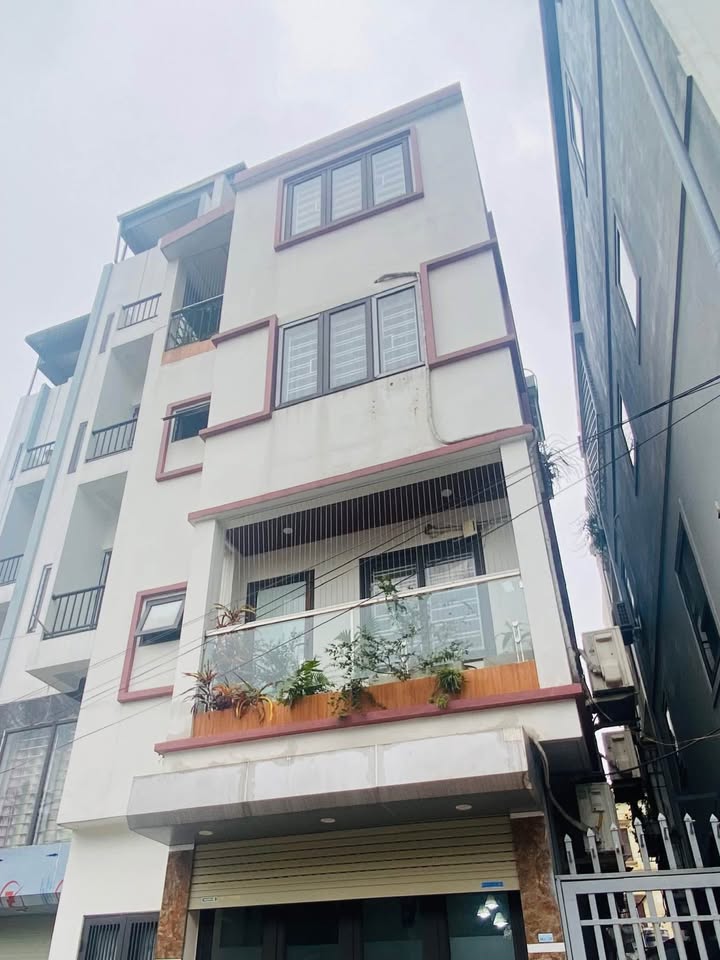 Nhà Thạch Bàn 34m² giá 7 tỷ - Full nội thất, ô tô vào tận cửa!