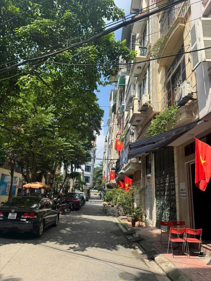 Nhà phân lô Hồng Hà, Ba Đình 32m² giá 12.3 tỷ - Vị trí đắc địa, ô tô tránh!