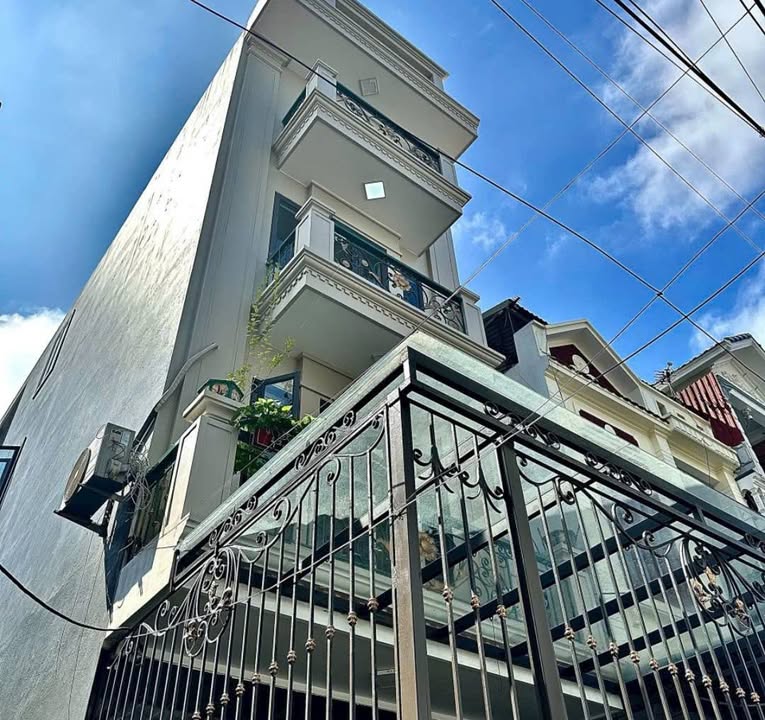 Nhà phố 79 Trần Nguyên Hãn, 73m² giá 5.58 tỷ - Lô góc, ô tô gần nhà!