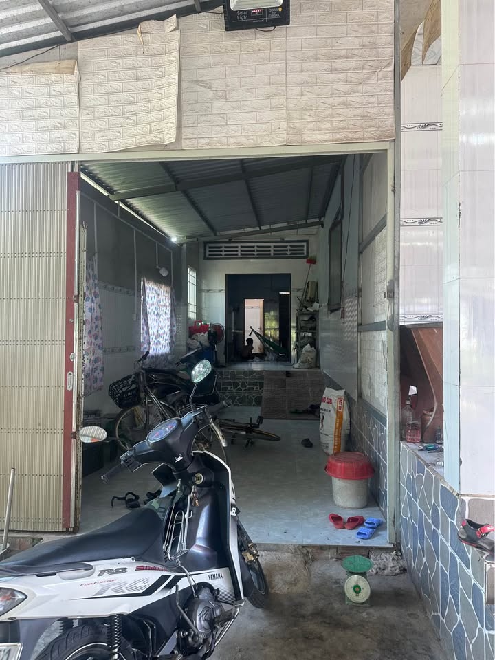 Nhà và đất mặt tiền xã Hiếu Thành, Vĩnh Long 300m² - Giá 650 triệu, thương lượng ngay!