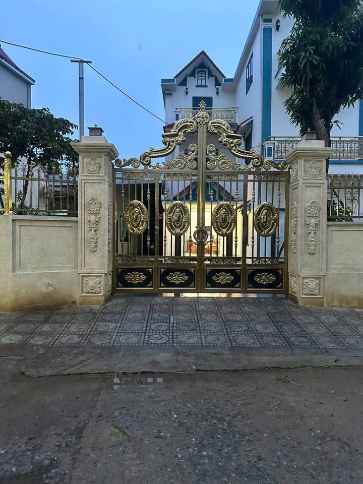 Đất mặt phố Lĩnh Nam 148m² giá 24.99 tỷ - Sổ đỏ chính chủ, không quy hoạch!