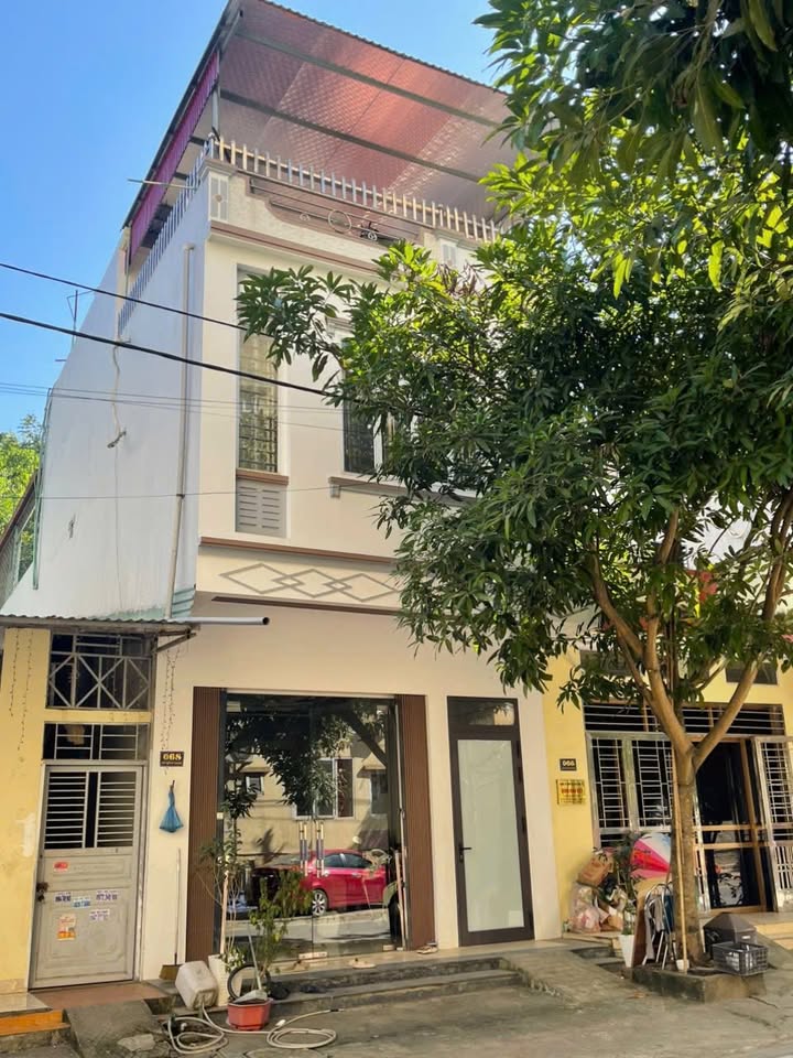 Nhà 2.5 tầng lệch Duyên Hải Lào Cai 90m² giá 3 tỷ - Thiết kế hiện đại, sẵn sàng ở ngay!