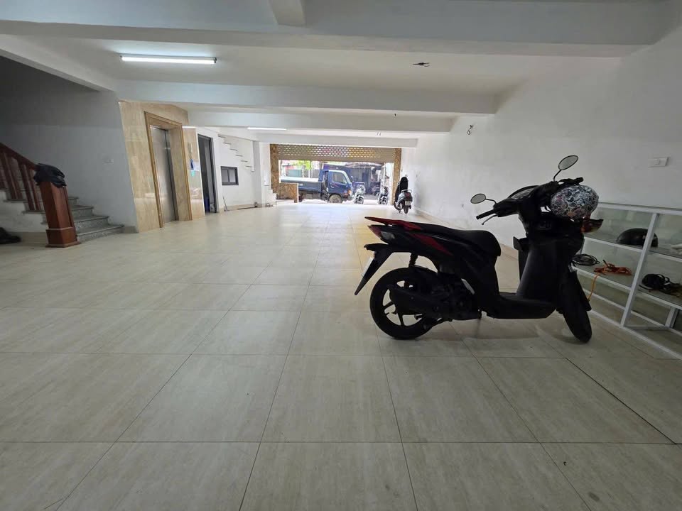 Cho thuê mặt bằng kinh doanh tại Nguyễn Văn Cừ, Long Biên 130m² - Vị trí đắc địa, giao thông thuận lợi!