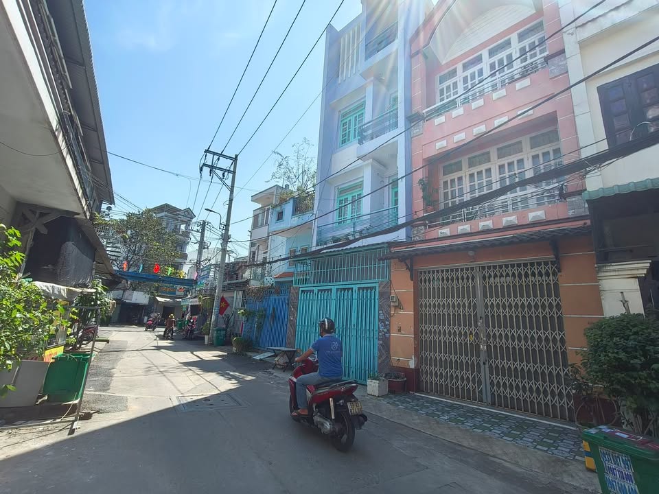 Nhà 4 tầng Trung Mỹ Tây 52m² giá 5.9 tỷ - Đầu tư sinh lời ngay!