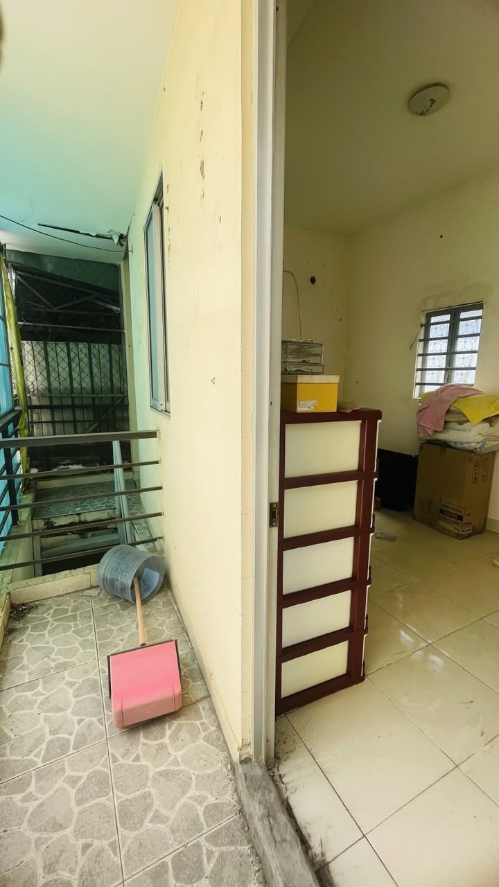 Nhà Cũ 2 Tầng Cách Mạng Tháng 8 Quận 3 27m² giá 4.3 tỷ - Cơ hội đầu tư hấp dẫn!