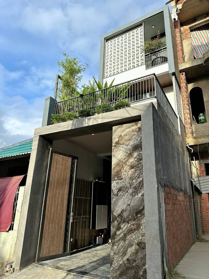 Nhà 3 tầng đường Nguyễn Đình Tựu - Thanh Khê 62m² giá 5 tỷ - Full nội thất sang trọng!