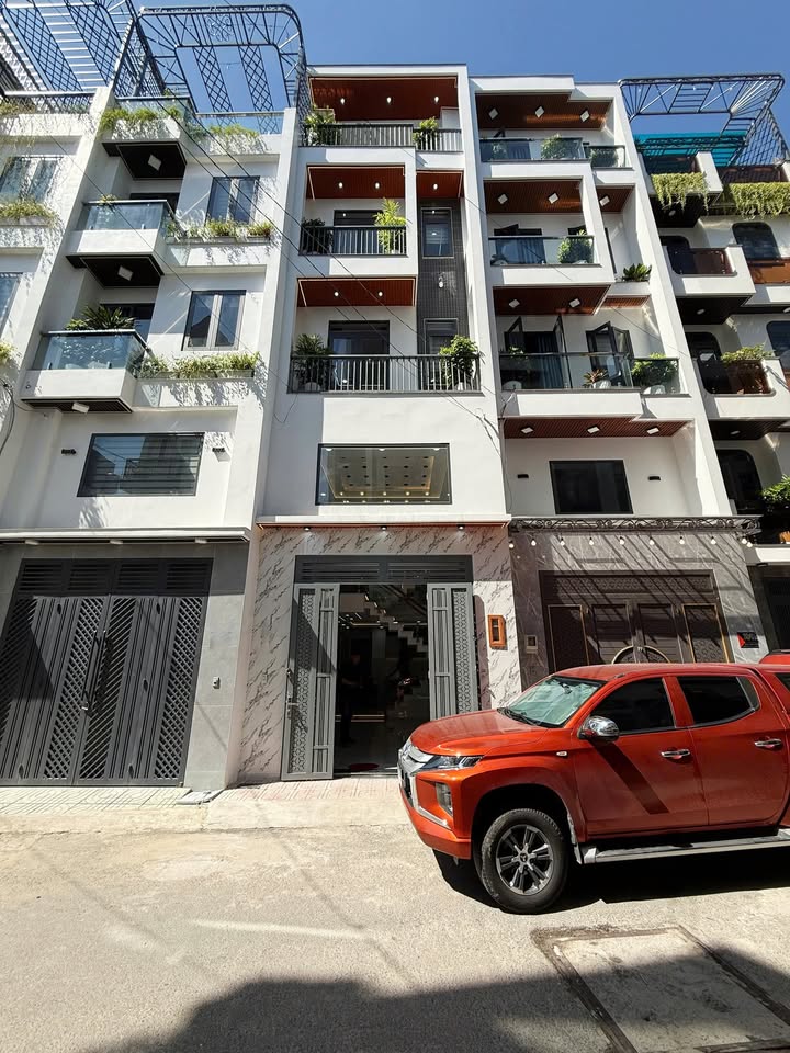 Nhà 5 tầng BTCT Hiệp Thành, Q12 - Giá chỉ 6,35 tỷ - Full nội thất, ô tô vào tận nhà!