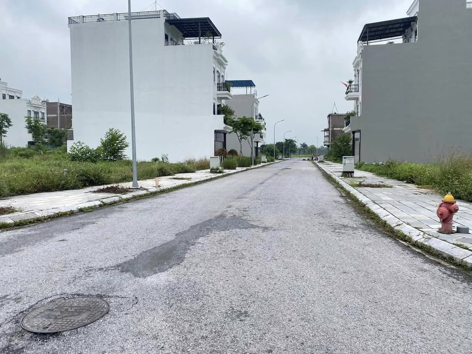 Nhà phố KDT sinh thái Bắc Đầm Vạc 96m² giá 4.2 tỷ - Hướng Đông Bắc, trục thông tiện lợi!