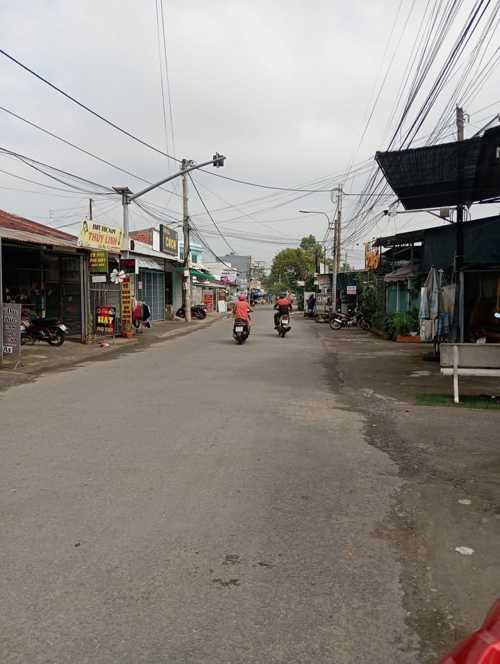 Nhà phố Phường 8 Vĩnh Long 100m² giá 1.55 tỷ - Ô tô vào tận nhà!