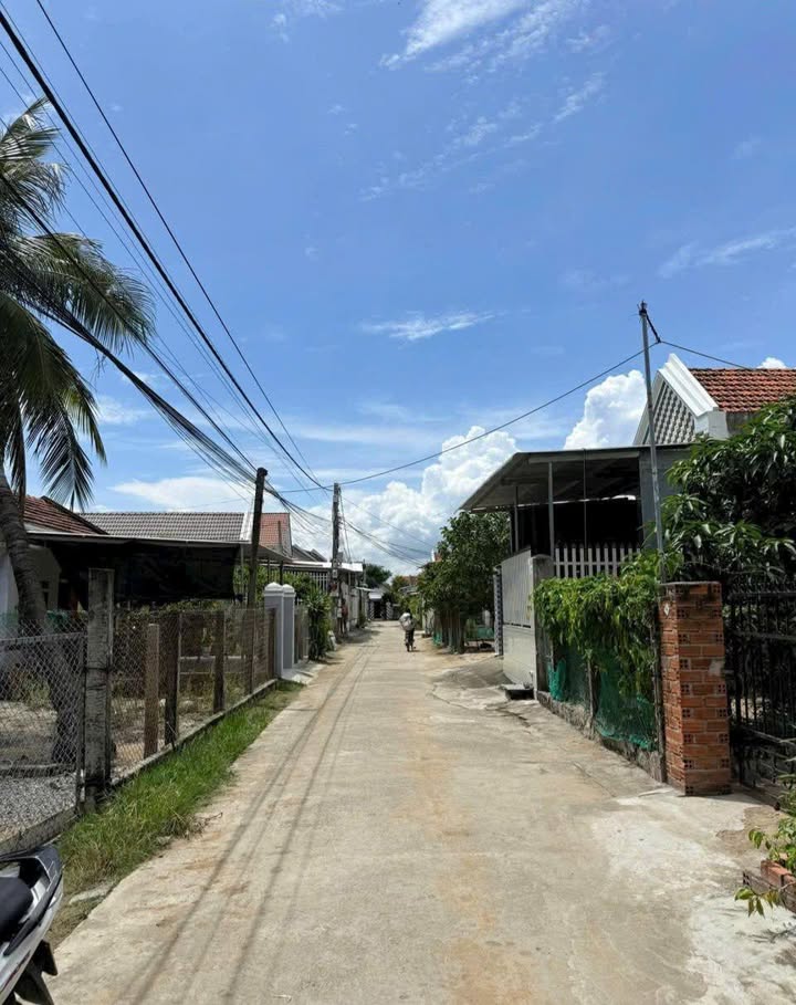 Đất nền lô góc 210m² Phú Cang 2 Nam giá 1 tỷ - Khu dân cư đông đúc, tiện ích đầy đủ!