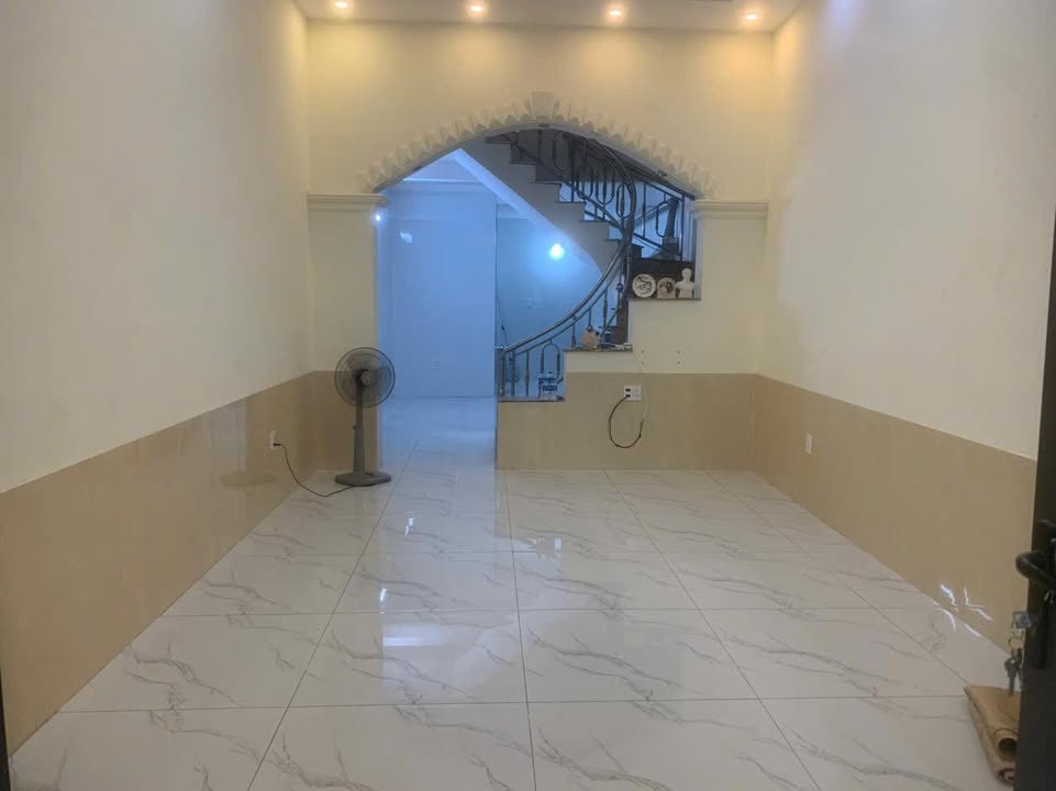 Nhà cho thuê 3 tầng Ngõ 261 Trần Nguyên Hãn, Hải Phòng - Giá chỉ 6 triệu/tháng!