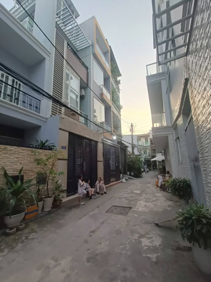 Nhà hẻm xe tải Nguyễn Thị Tần, P2, Q8 - Diện tích 49m² giá 6.95 tỷ - Sổ hồng chính chủ!