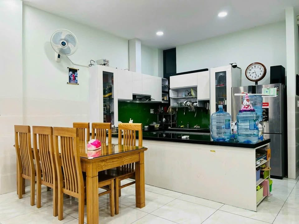 Nhà đẹp Phú Lợi Thủ Dầu Một 116m² giá 5.3 tỷ - Thiết kế hiện đại, đầy đủ nội thất!