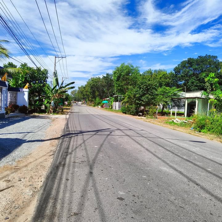 Warehouse mặt tiền ĐT741, Hòa Lợi, 608m² - Đầu tư sinh lời nhanh chóng!