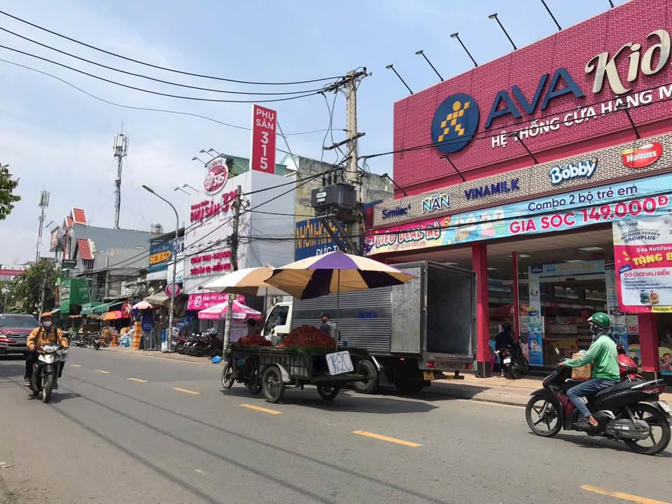 Nhà mặt tiền đường Nguyễn Duy Trinh, Quận 2, 165m² giá 16,8 tỷ - Kinh doanh sầm uất!