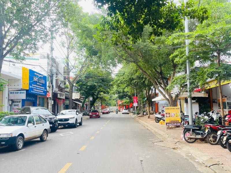 Nhà mặt tiền đường Nguyễn Đức Cảnh, Buôn Ma Thuột 76.47m² giá 8.75 tỷ - Kinh doanh thuận lợi!