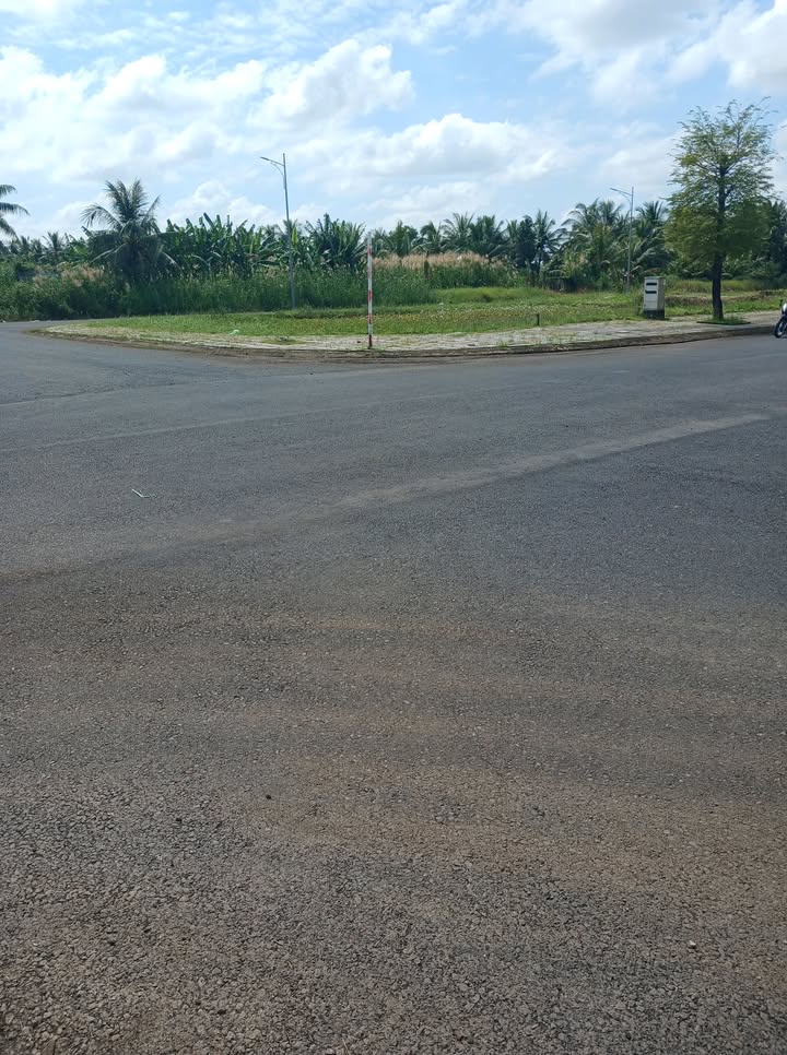 Đất nền lô góc 3 mặt tiền Khu Đô Thị Happyhome Cà Mau 144m² giá chỉ 2 tỷ - Cơ hội đầu tư tuyệt vời!