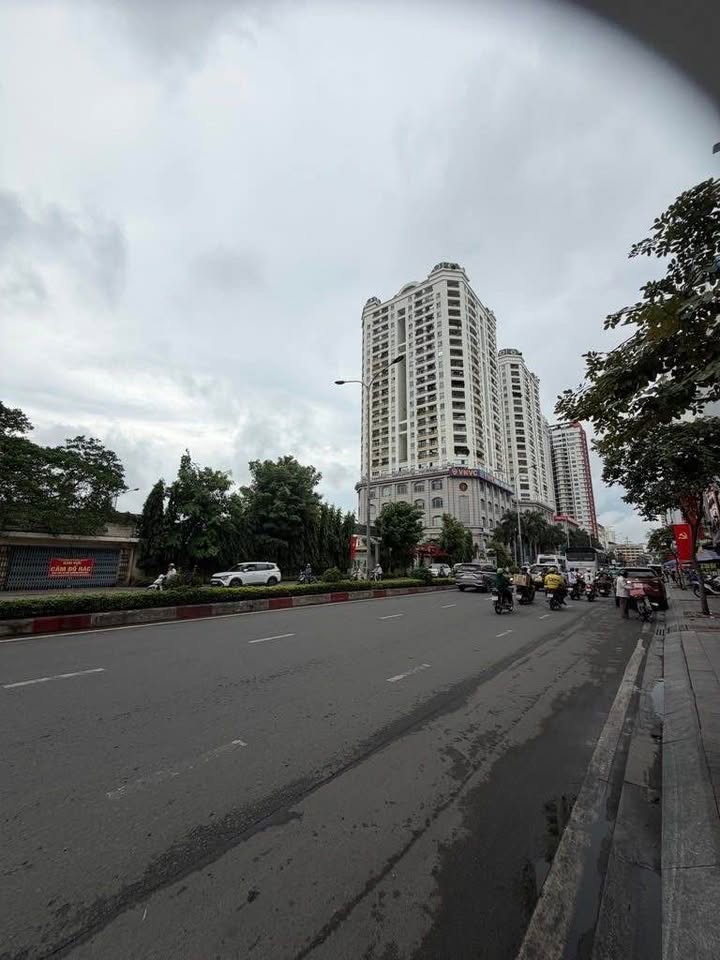 FrontHouse Lê Đại Hành Quận 11 108m² giá 36 tỷ - Mặt tiền kinh doanh lý tưởng!