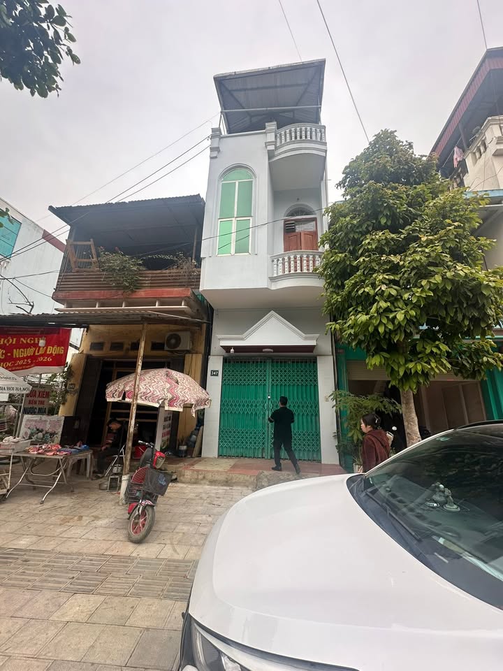 Nhà 3 tầng mặt đường Điện Biên, 129m² giá 3 tỷ - Gần công an tỉnh Lào Cai!