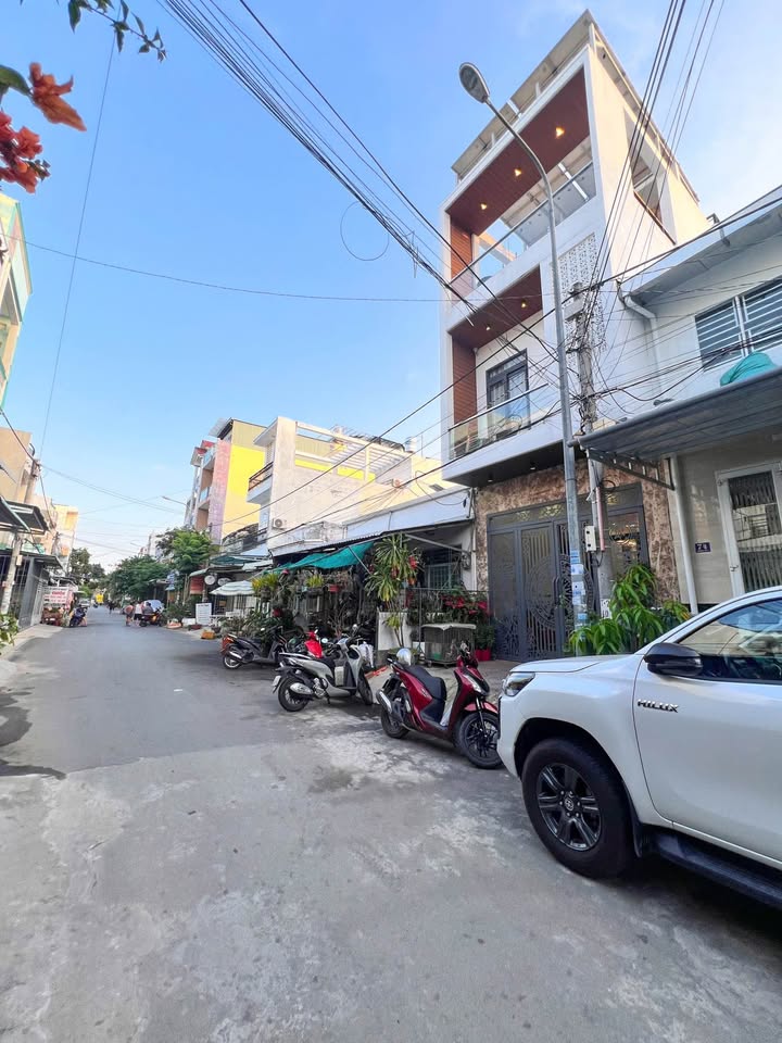 Nhà đẹp 6 phòng ngủ tại khu dân cư Metro, đường Nguyễn Văn Linh - 6.2 tỷ VND, hướng Đông Bắc!