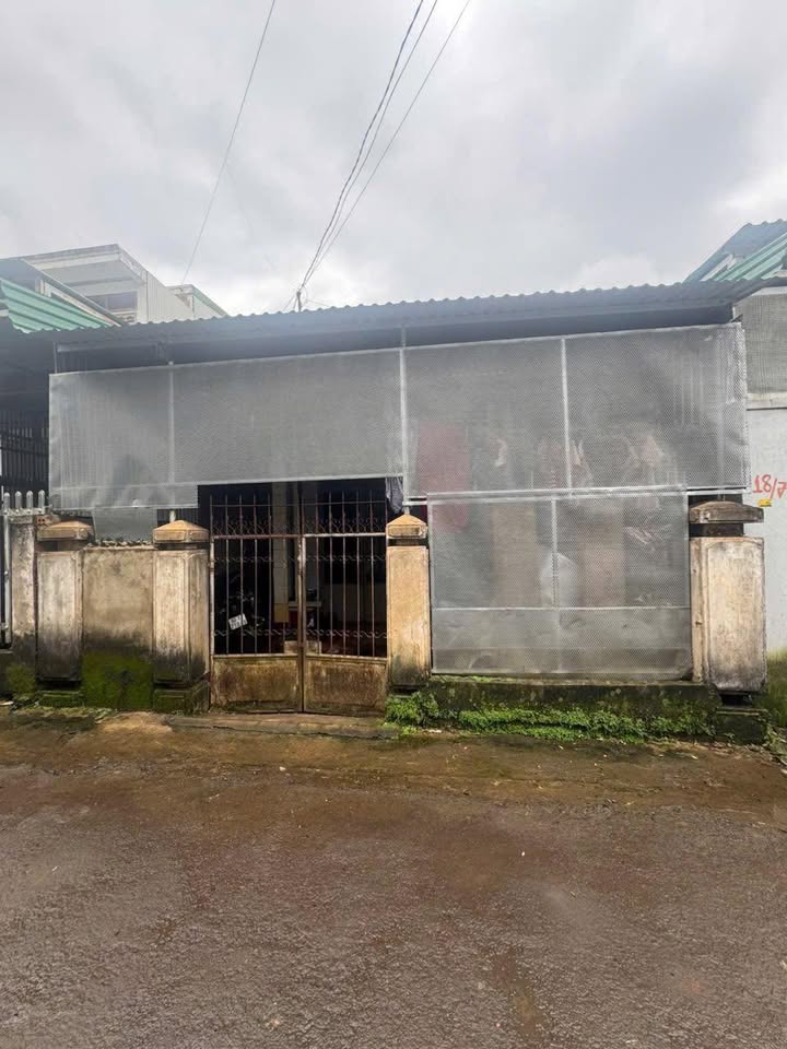 Nhà riêng tại Buôn Hồ 145.6m² giá 2.5 tỷ - Sát chợ, giao thông thuận lợi!