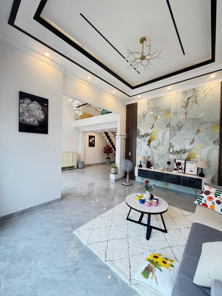 Nhà phố đường Hà Giang, Đức Trọng 100m² giá 3.5 tỷ - Thiết kế hiện đại, nội thất xịn!