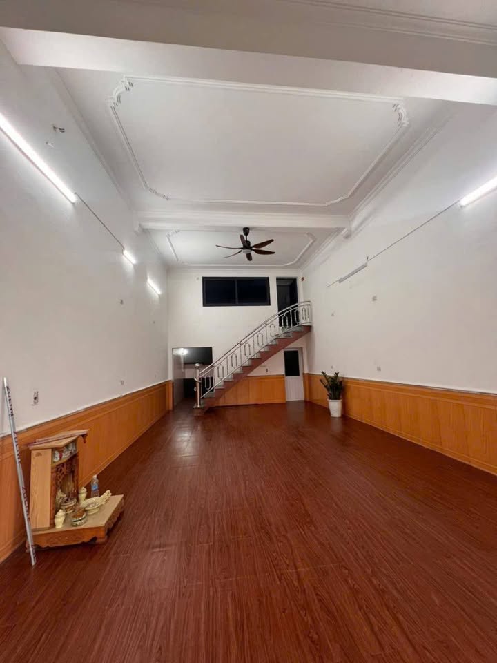 Nhà 2,5 tầng mặt đường Nguyễn Sinh Sắc, phường Cửa Nam, 65m² giá 5 tỷ - Thiết kế hiện đại, sẵn sàng kinh doanh!