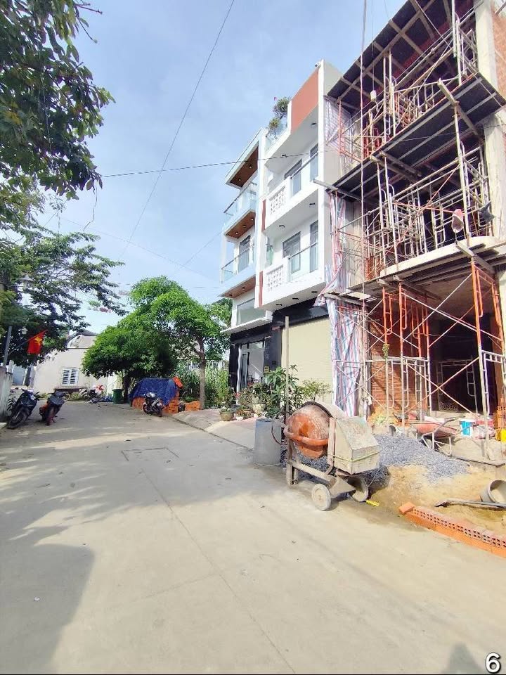 Nhà 5 tầng Thạnh Lộc 52m² giá 6 tỷ - Đẹp lung linh, sẵn ở ngay!