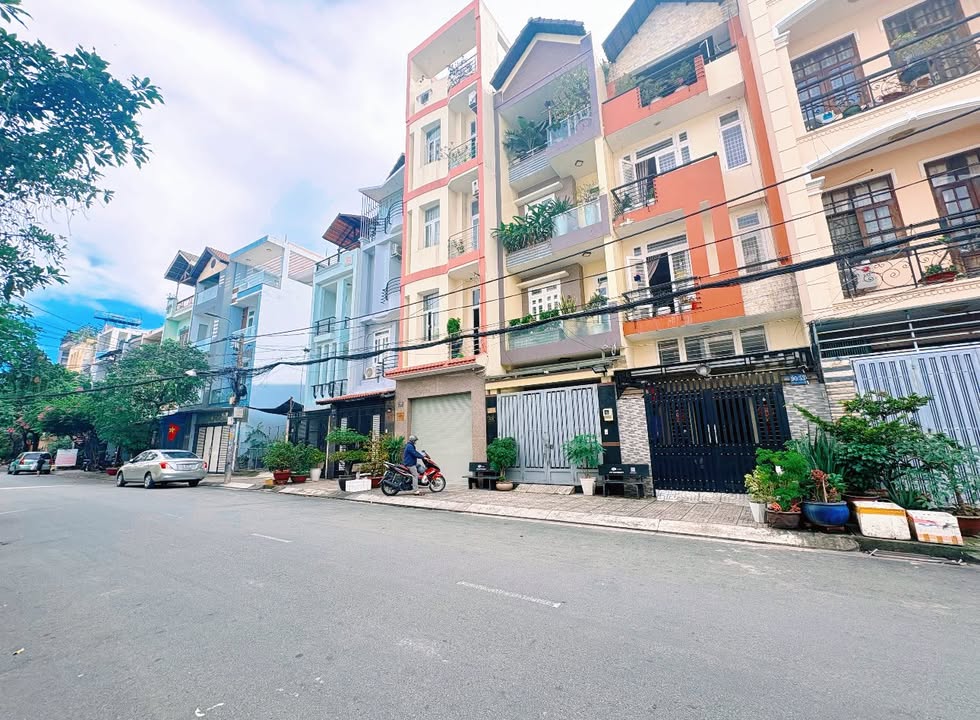 Nhà phố Tân Sơn Nhì, Quận Tân Phú 56m² giá 10.9 tỷ - Vị trí đắc địa, gần công viên!