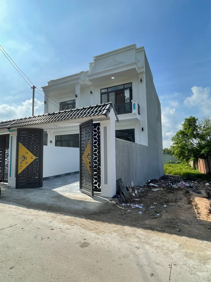 Nhà phố 1 trệt 1 lầu tại Phú Sơn, Bình Minh, 100m² giá 2.7 tỷ - Sổ hồng đầy đủ!