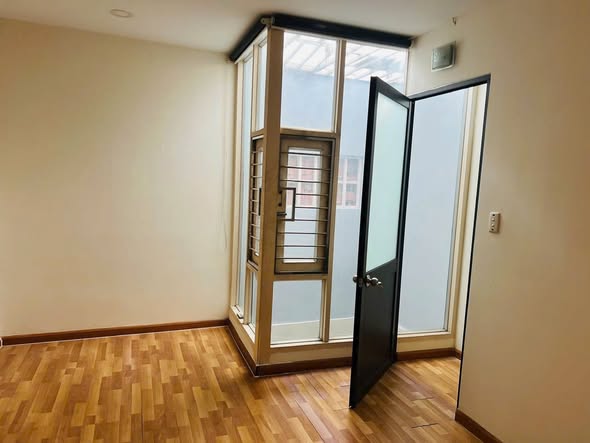 Nhà mặt tiền đường Dương Thiệu Tước, Quận Tân Phú 80m² giá 12 triệu - Sẵn sàng vào ở!