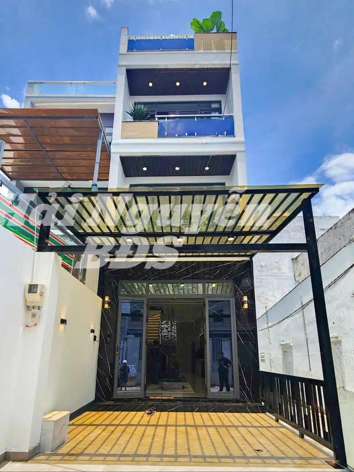 Nhà phố 3 lầu Huỳnh Tấn Phát, Q7 64m² giá 7.3 tỷ - Đầy đủ tiện ích, sẵn ở ngay!