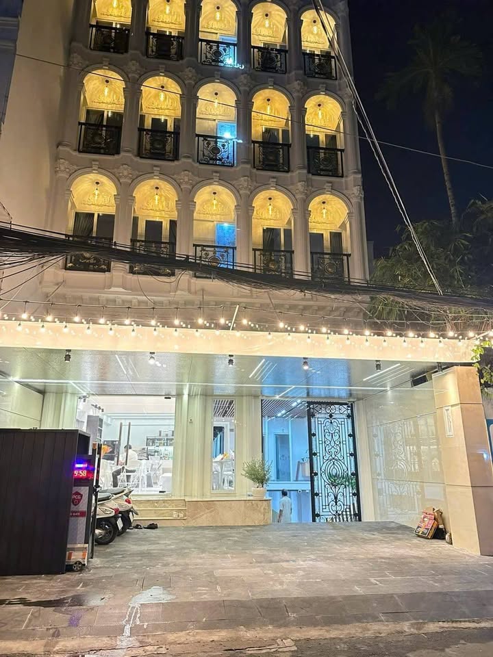 Bán tòa nhà căn hộ dịch vụ cao cấp tại Gò Vấp 232m² - Đầu tư sinh lời 2 tỷ/năm!