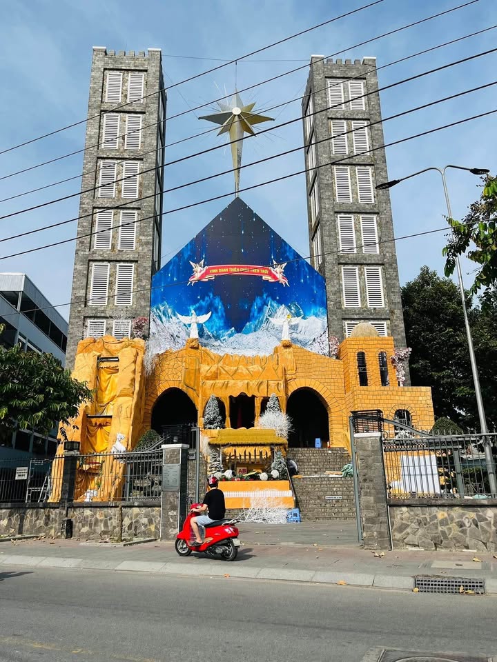 Nhà phố Dĩ An 23m² giá 1.3 tỷ - Tiện ích xung quanh đầy đủ!