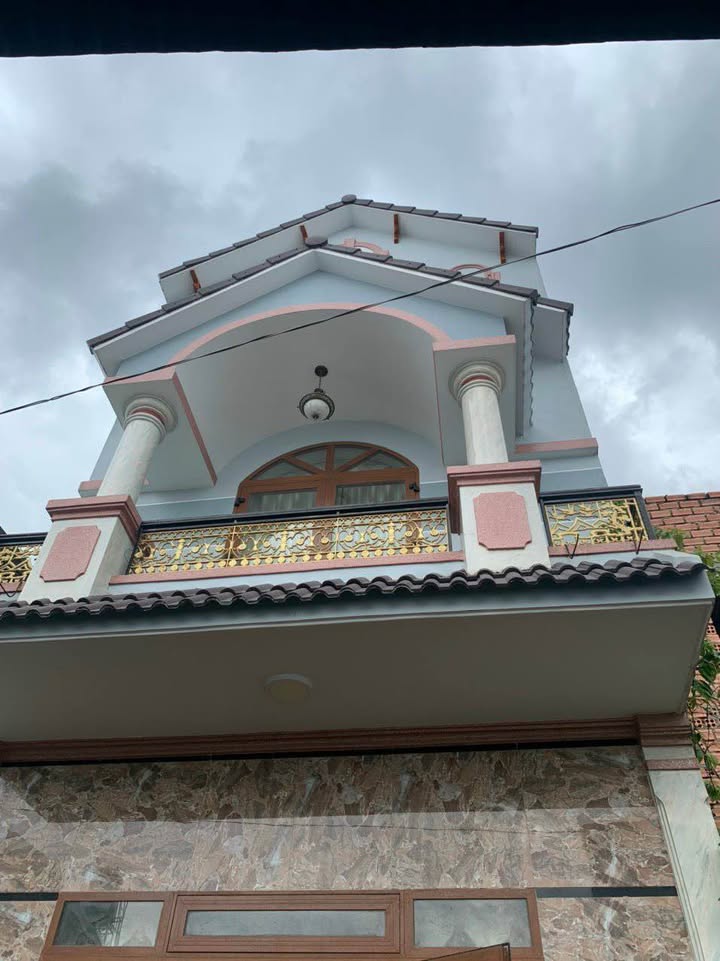 Nhà 1 trệt 2 lầu tại Long Bình, Biên Hòa, 80m² giá 2.099 tỷ - Vị trí cực đẹp gần chợ!